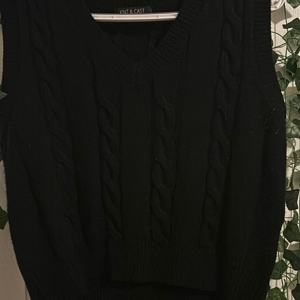 I ‘m selling because it is not fit me anymore  and I need money